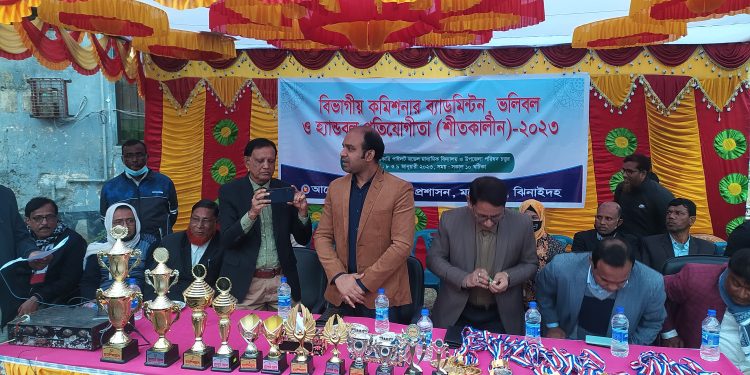 বিভাগীয় কমিশনার,ব্যাডমিন্টন ,ভলিবল  ও হ্যান্ডবল প্রতিযোগিতা  মহেশপুরে