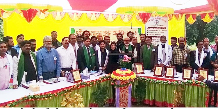মহেশপুরে সাহিত্য সন্মেলনে গুনিজন সম্মাননা