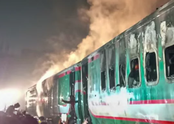 বেনাপোল এক্সপ্রেসের আগুন নিয়ন্ত্রণে