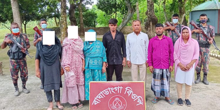 ৫৮ বিজিবি ব্যাটালিয়ন কর্তৃক ভারত থেকে আসা বাংলাদেশী নাগরিক আটক