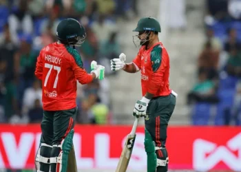 টস হেরে ব্যাটিংয়ে বাংলাদেশ, তাসকিনের পরিবর্তে শরিফুল