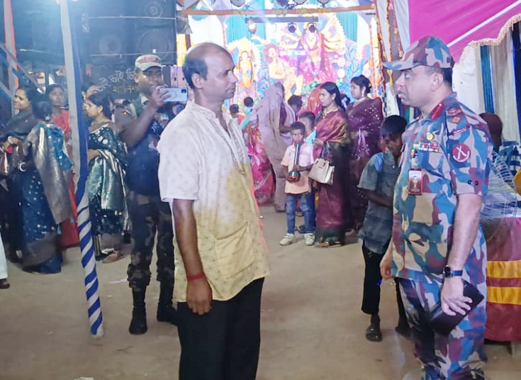 মহেশপুর ব্যাটালিয়ন (৫৮ বিজিবি) এর অধিনাকের পূজামন্ডপ পরিদর্শন