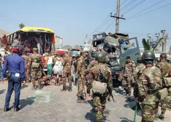 ফুলপুরে যাত্রীবাহী বাস-ট্রাক সংঘর্ষে নিহত ২, আহত ১০ 